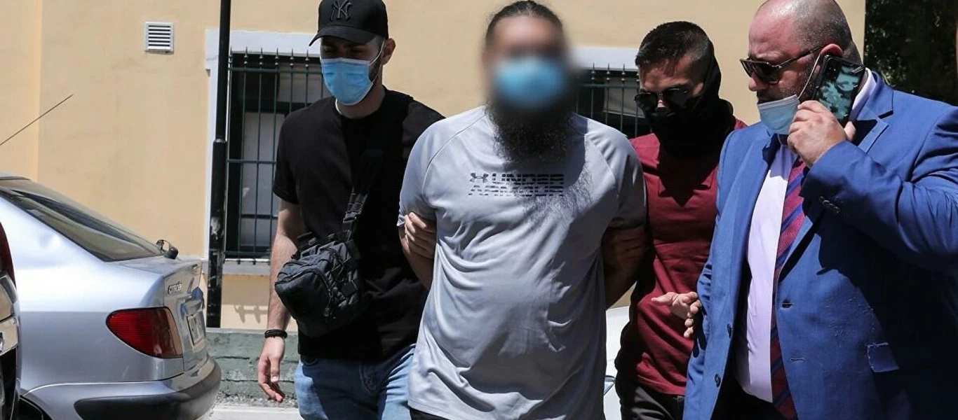 Επίθεση με βιτριόλι στη Μονή Πετράκη: Αύριο η απολογία του ιερέα